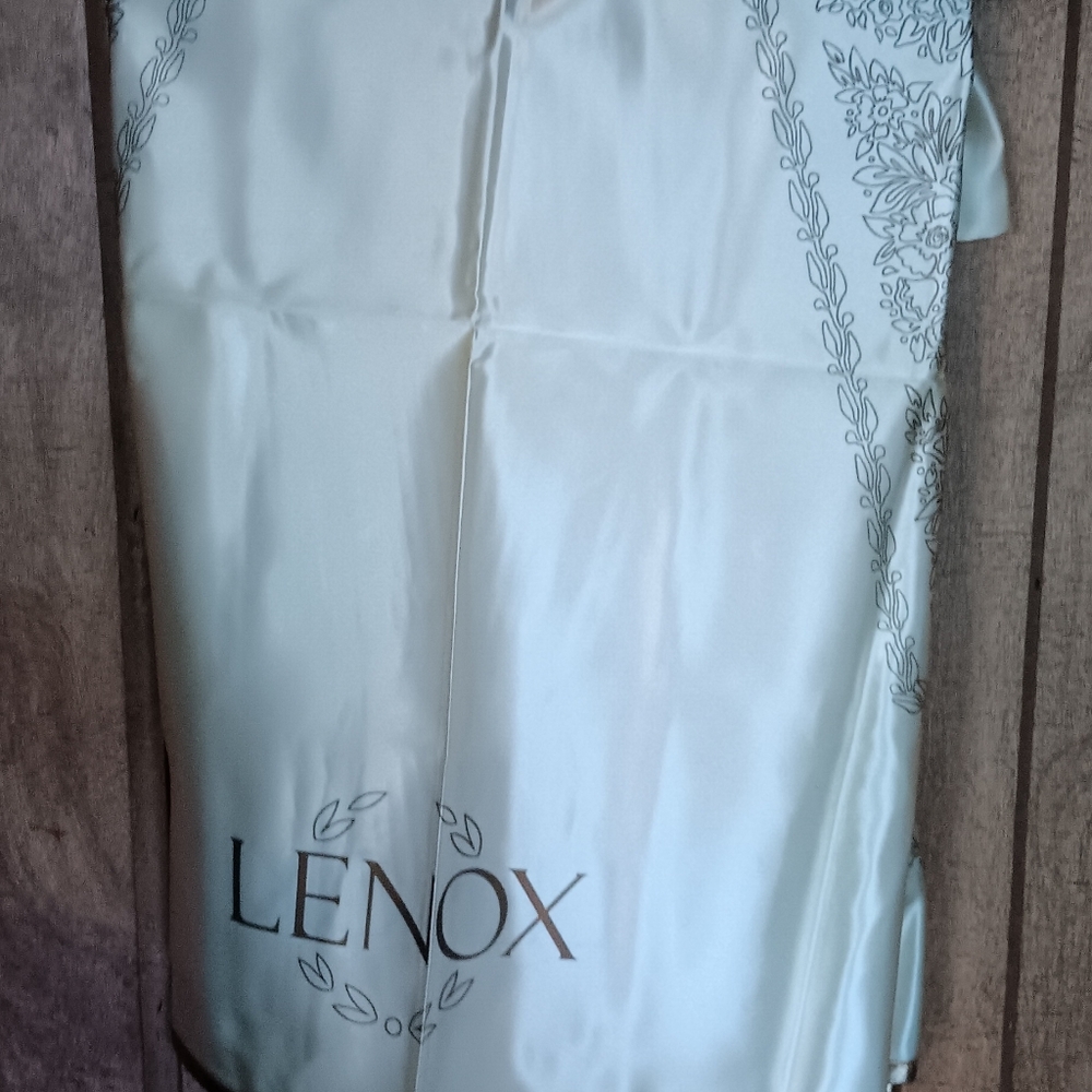 VINTAGE LENOX SQUARE SATIN TABLECLOTH 54"×54".